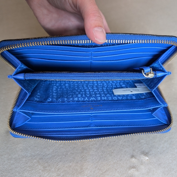 Kate Spade wallet in bright blue - Picture 4 of 4